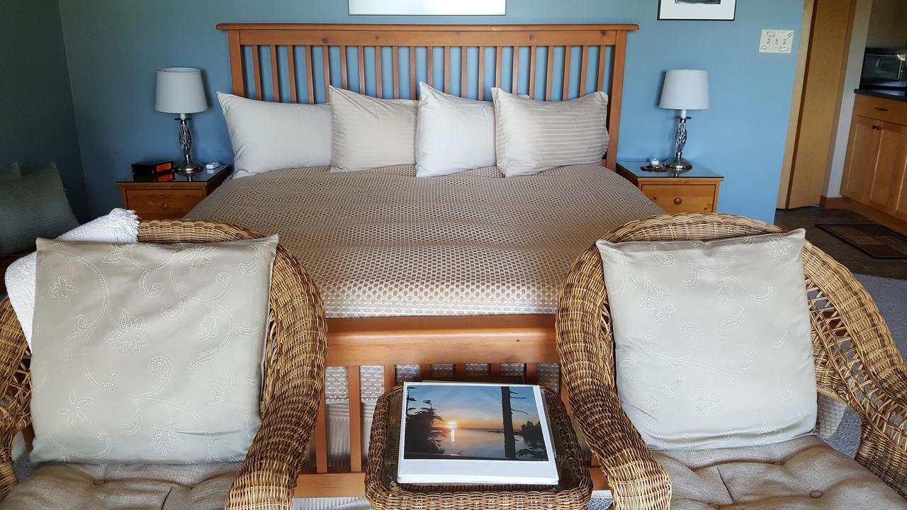 Reef Point Oceanfront Bed And Breakfast Ucluelet Exterior foto