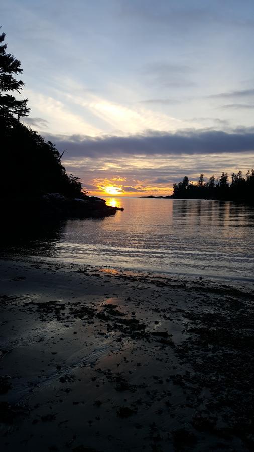 Reef Point Oceanfront Bed And Breakfast Ucluelet Exterior foto