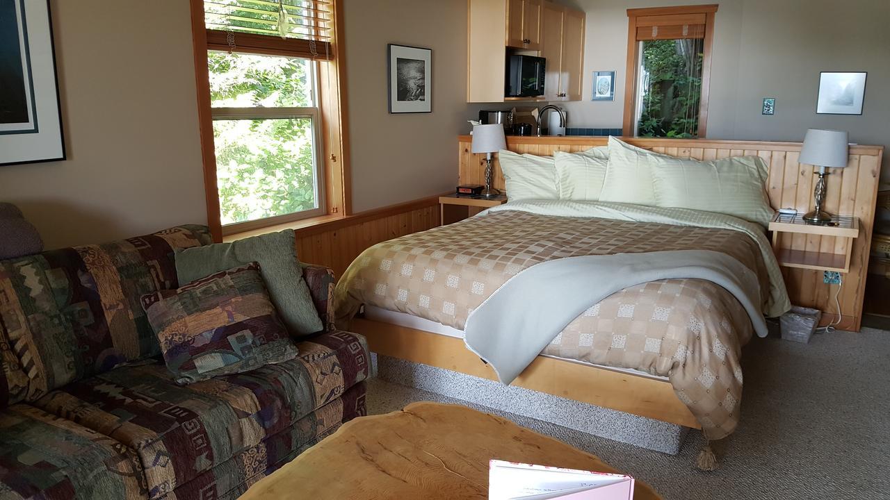 Reef Point Oceanfront Bed And Breakfast Ucluelet Exterior foto