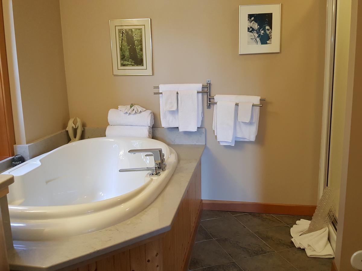 Reef Point Oceanfront Bed And Breakfast Ucluelet Exterior foto
