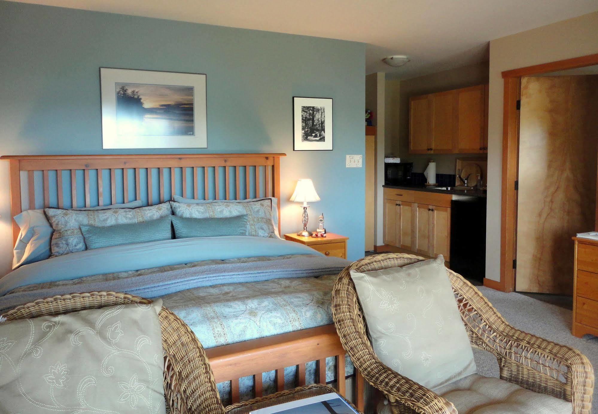 Reef Point Oceanfront Bed And Breakfast Ucluelet Exterior foto